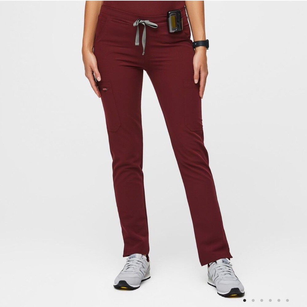 Figs Yola skinny scrub pants. Size Large tall.